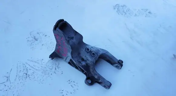 Volkswagen Transporter - Caravelle T5 Engine mounting bracket 7H0199343