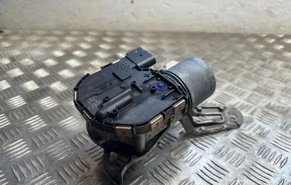 BMW i8 Wiper motor 7310791 20151106