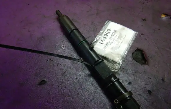 Audi A6 S6 C5 4B Fuel injector 059130201E