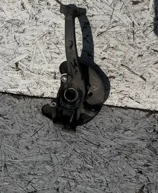 Front wheel hub spindle knuckle