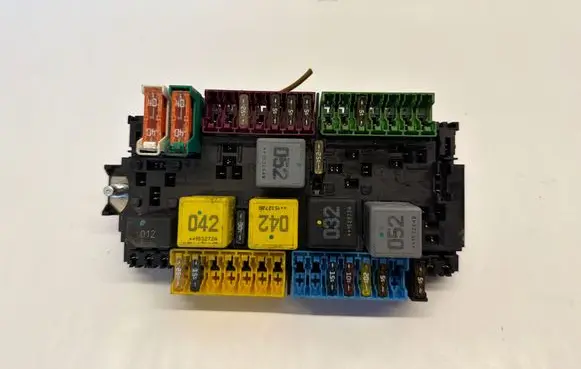 Mercedes-Benz Vito Viano W447 Fuse module A2469067100 15547260 YAP3709513