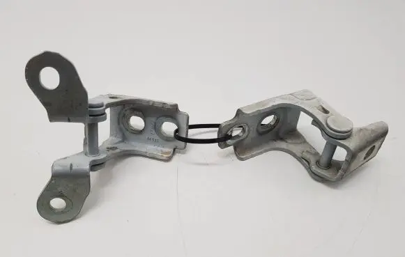 Renault Twingo III Front door hinge set A073550