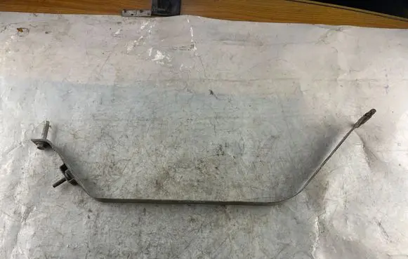 Fuel tank mounting bracket