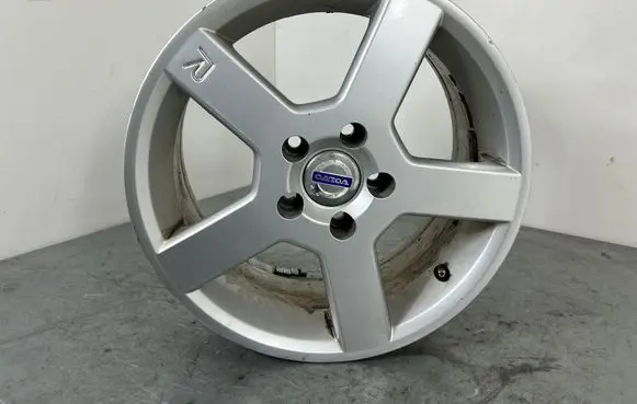 R16 alloy rim