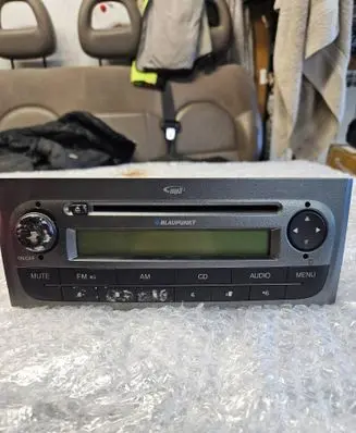 Fiat Grande Punto Radio/CD/DVD/GPS head unit 815BP839881513437 7648398316