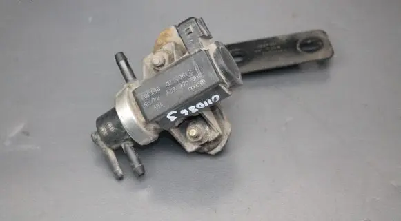 Volkswagen PASSAT B4 Other engine bay part 1H0906627 72190320