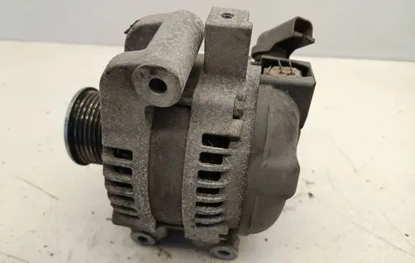 Toyota Auris 150 Generator/alternator LRA03172