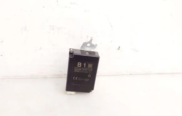 Lexus ES 300h (7th Gen) Keyless (KESSY) go control unit/module 897B033310 2584007621