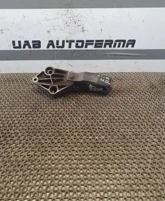 Ford Focus Engine mount bracket BV616P082CB