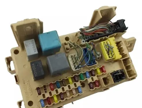 Toyota Avensis T250 Fuse module 82641CA030F
