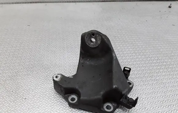 Lexus IS 220D-250-350 Engine mounting bracket