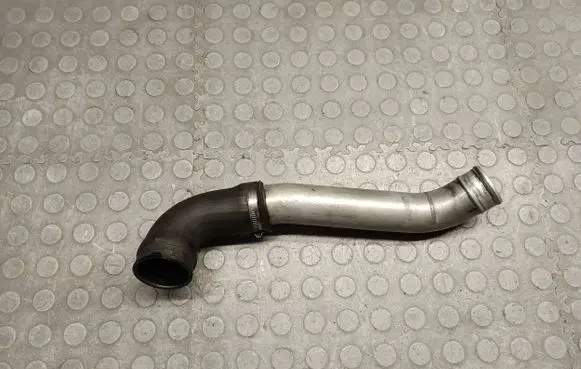 BMW 5 E39 Intercooler hose/pipe 7786531