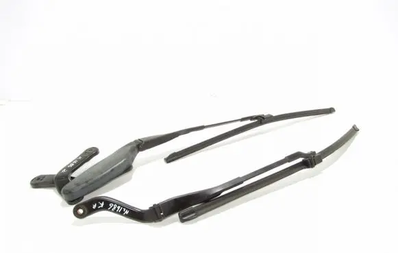 Mercedes-Benz E W211 Front wiper blade arm A2118201544