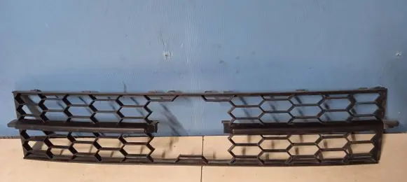 Skoda Octavia Mk3 (5E) Front bumper lower grill 5E0853677G