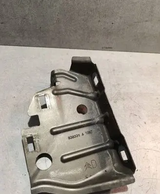 Citroen C4 I Picasso Fender mounting bracket 538331