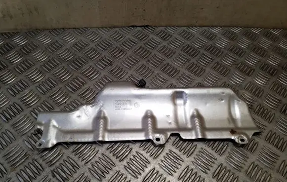 Volvo XC90 Heat shield in engine bay 31493371