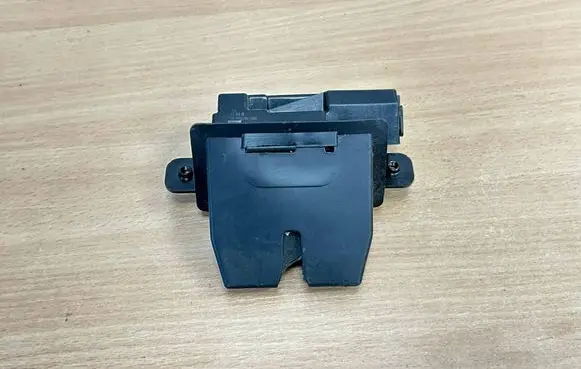 Ford Fiesta Tailgate/trunk/boot lock/catch/latch 8A61A442A66BE