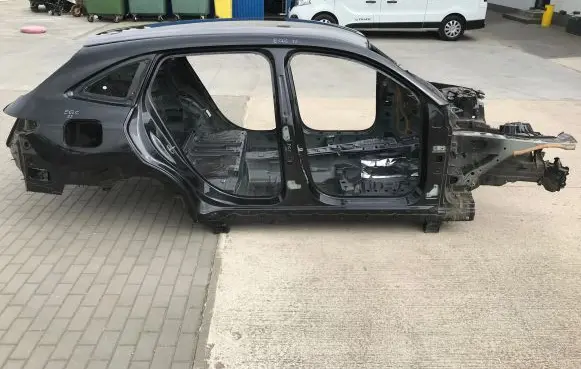 Mercedes-Benz EQC Sill