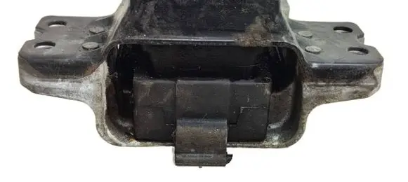 Volkswagen Touran I Engine mount bracket 1K0199555