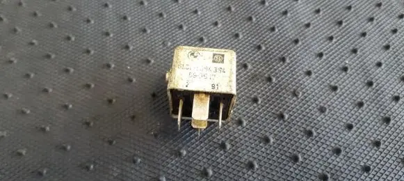 BMW 5 E34 Other relay 61311384364 61.31-1384364