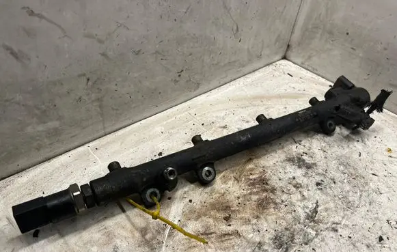 Mercedes-Benz C W203 Fuel main line pipe A6110700095