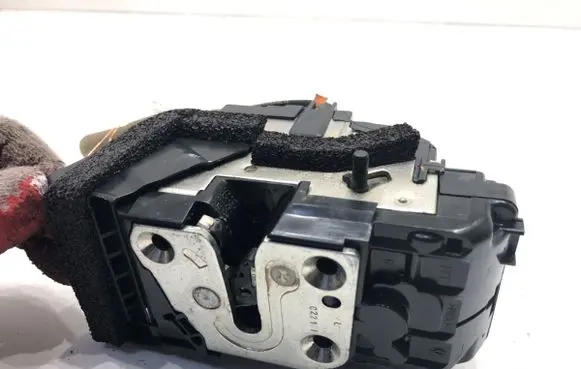 Nissan Qashqai Rear door lock