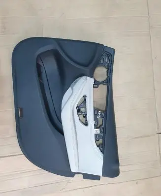 Mercedes-Benz C W205 Front door card panel trim