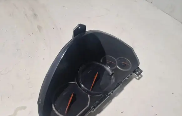 Mitsubishi Grandis Speedometer (instrument cluster) 8100A198