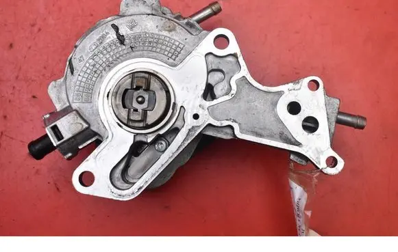 Volkswagen PASSAT B6 Vacuum pump 038145209H
