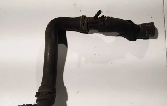 Volkswagen Touran I Engine coolant pipe/hose