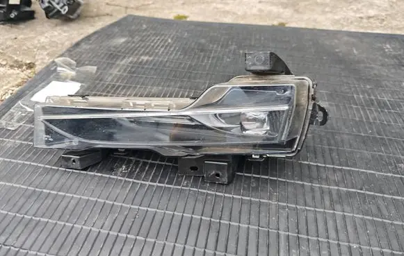 Tesla Model Y Front fog light 162479700A DC521198A0114