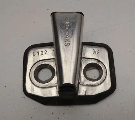 Audi A8 S8 D2 4D Front door lock loop/hook striker 4D0837035B
