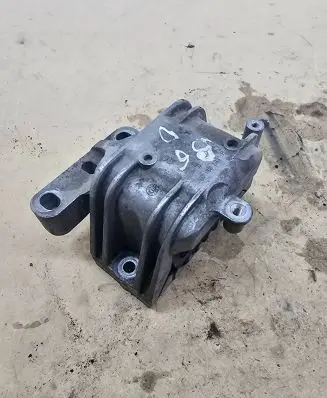 Volkswagen PASSAT B6 Engine mount bracket 1K0199262