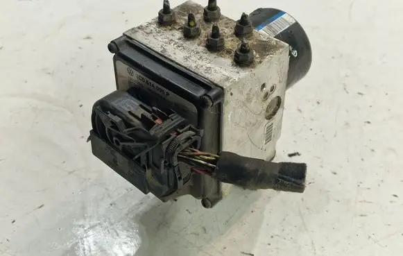 Volkswagen PASSAT B6 ABS Pump 3C0614095P