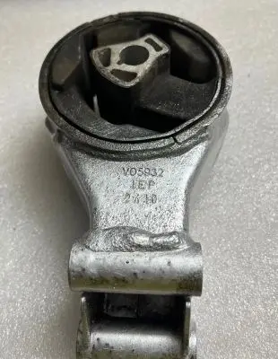 Opel Insignia A Engine mount bracket V05932 13228303
