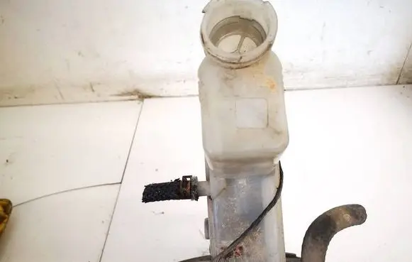 Brake fluid reservoir