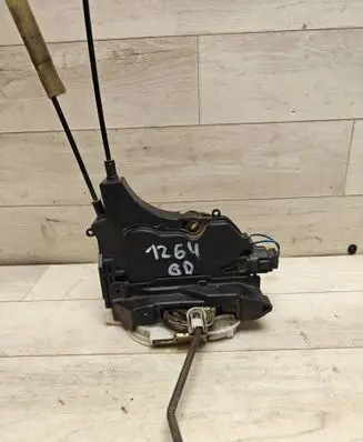 Mitsubishi Grandis Rear door lock