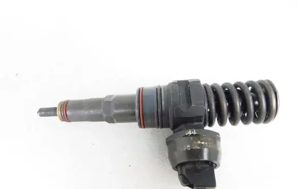 Volkswagen Golf IV Fuel injector 0414720213 038130073AQ