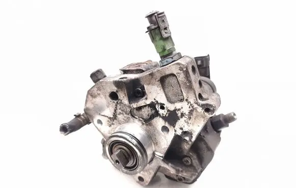 Volvo XC90 Fuel injection high pressure pump 31303475 0445010111