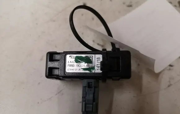 Land Rover Range Rover Sport L494 Aerial antenna amplifier FW9319C024AB