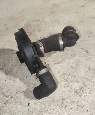 Audi A6 S6 C5 4B Breather valve 077103245b