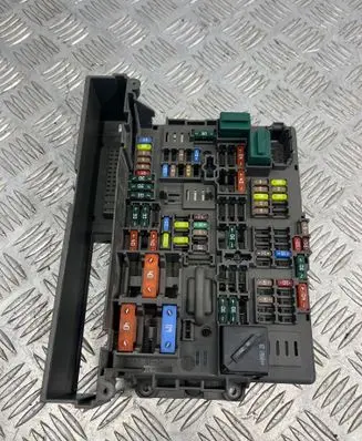 BMW 3 E90 E91 Fuse module 9119446
