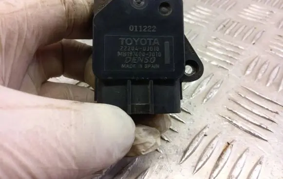 Toyota Corolla E120 E130 Mass air flow meter 22204-0J010