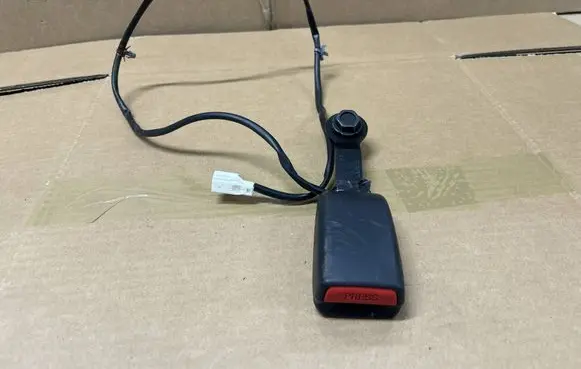 Nissan Note (E11) Front seatbelt buckle 6053520120