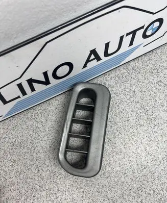 Rear air vent grill