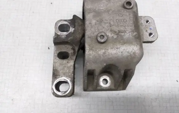 Engine mount bracket