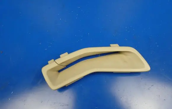 Volvo XC60 Seat belt trim 