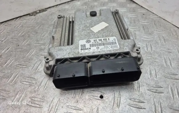Volkswagen Golf Plus Engine control unit/module 03C906032Q 0261201768