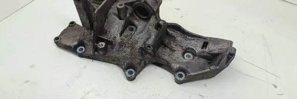 Volkswagen PASSAT B5.5 Engine mounting bracket 06b903143n