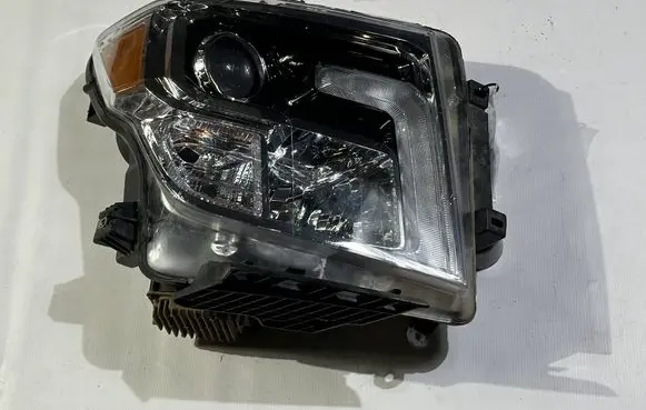 Nissan Titan Headlight/headlamp 26010EZ22B